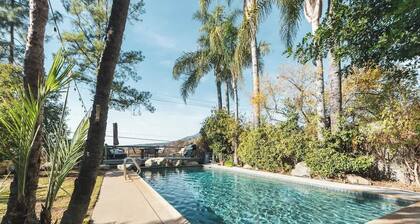 Scenic Villa W/Pool, Hot tub&Amazing Views of NASA