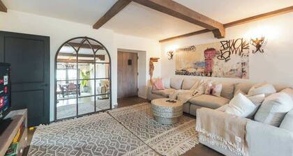 Luxury Villa w/ Pool & Hot Tub near NASA