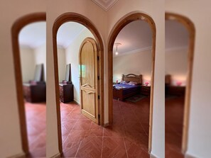 3 bedrooms, iron/ironing board, bed sheets