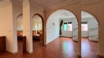 3 bedrooms, iron/ironing board, free WiFi, bed sheets