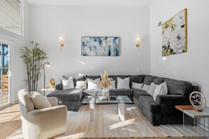 Smart-TV, videospill, bøker og musikkbibliotek