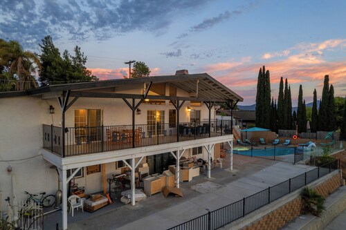 4BR/2Bth, Pool, View, 4 Parking, King Bed, Big Yard