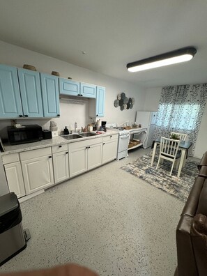 Fridge, microwave, oven, coffee/tea maker