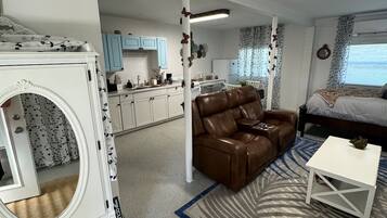 1 bedroom, iron/ironing board, internet, bed sheets