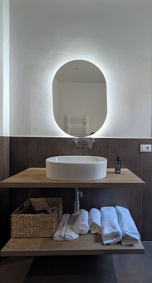 Deluxe Double Room, Courtyard View | In-room safe, blackout drapes, free WiFi