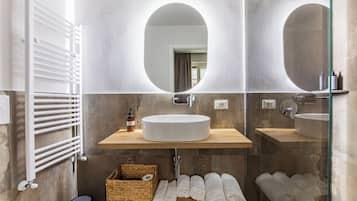 Deluxe Double Room, City View | Bathroom | Shower, rainfall showerhead, free toiletries, hair dryer