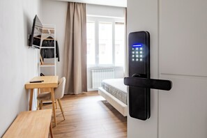 Caja de seguridad en la habitación, cortinas blackout y wifi gratis 