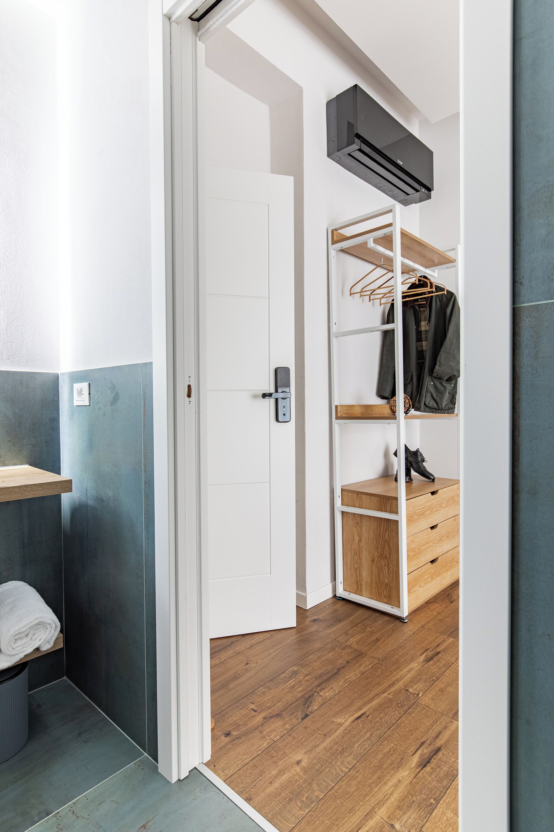 华丽双人房, 阳台, 城市景观 | 起居区 | 43-英寸纯平电视（配备数码频道）、Netflix、收费电影