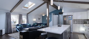 4BR Near Mount Snow | Shared Pools & Hot Tub