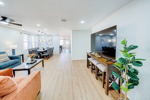 Interior - Tremendous space with covered patio in central McKinney (McKinney)