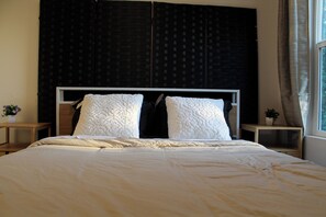 4 bedrooms, desk, iron/ironing board, free WiFi