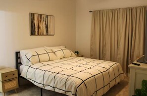 4 bedrooms, desk, iron/ironing board, free WiFi