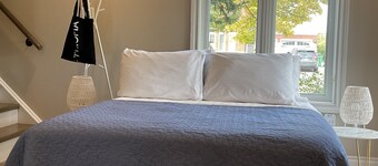 Cozy, peaceful family-friendly neighborhood-steps away from the credit river