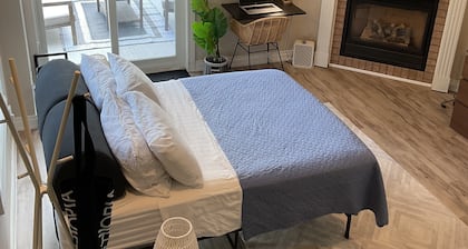 Cozy, peaceful family-friendly neighborhood-steps away from the credit river