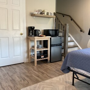 1 bedroom, iron/ironing board, WiFi, bed sheets - Cozy, peaceful family-friendly neighborhood-steps away from the credit river (Mississauga)