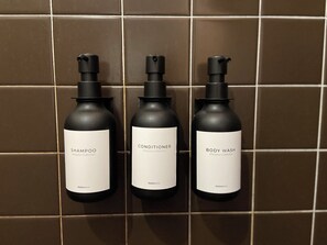 淋浴設備、風筒、提供毛巾、番梘