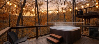 3800 Sq Ft, 5BR Mtn Lodge w/ Game Rm, Hot Tub, Fire Pit, Bunk Rm, A+ Location