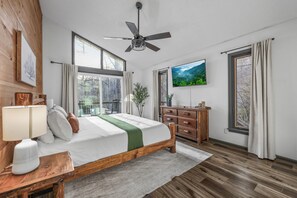 6 bedrooms, iron/ironing board, free WiFi, bed sheets - Upscale 5BR Mtn Lodge w/ 2 Game Rms, Hot Tub & Fire Pit. A+ Location (Sevierville)