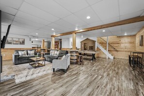 Interior - Upscale 5BR Mtn Lodge w/ 2 Game Rms, Hot Tub & Fire Pit. A+ Location (Sevierville)