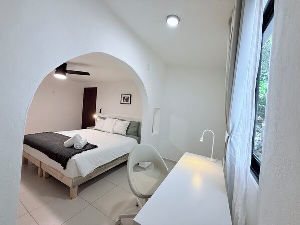 3 bedrooms, desk, iron/ironing board, free WiFi