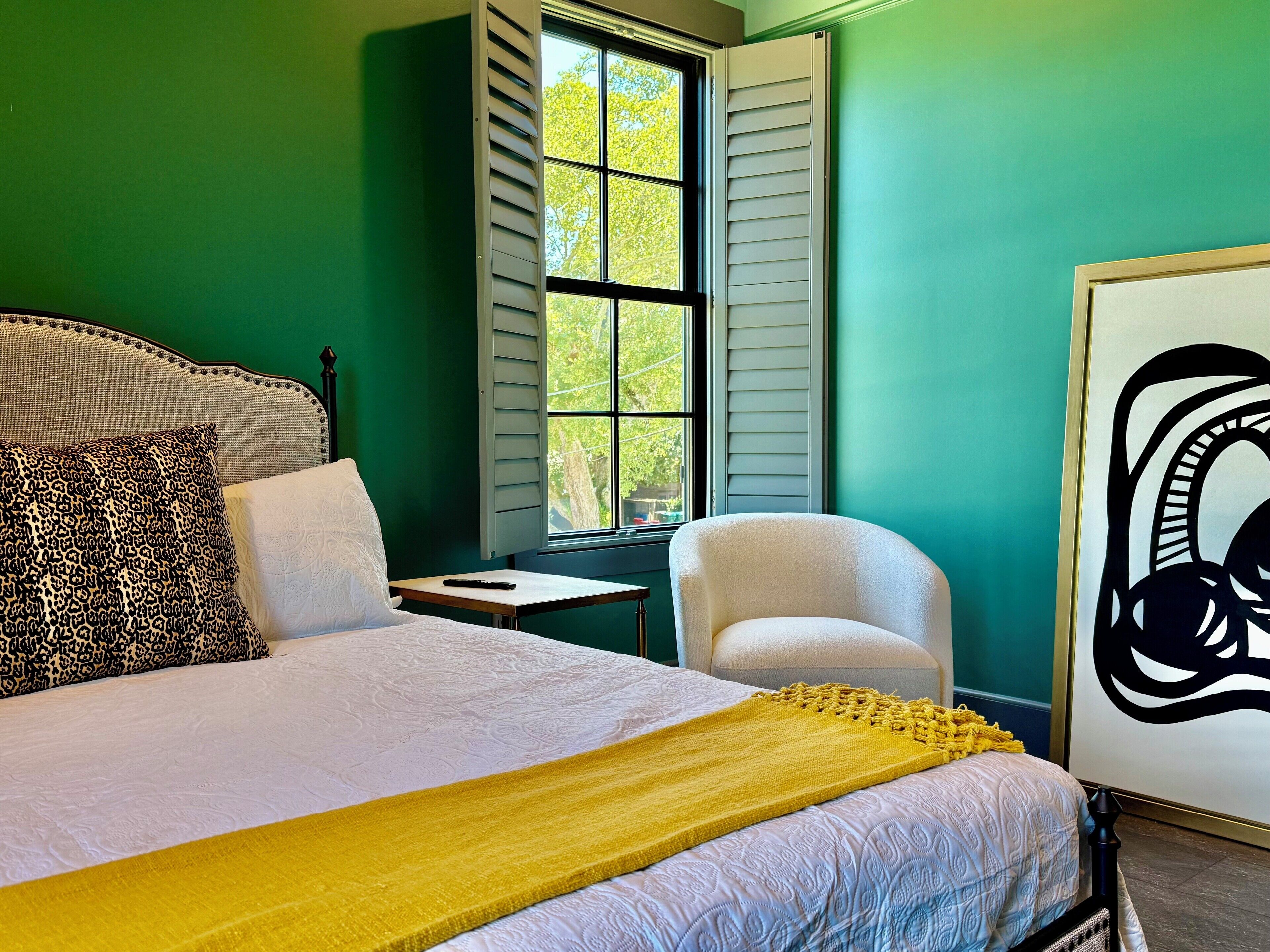 3 soverom, strykejern/-brett, internettilgang og sengetøy