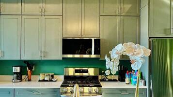 Mikrowelle, Ofen, Herdplatte, Geschirrspüler