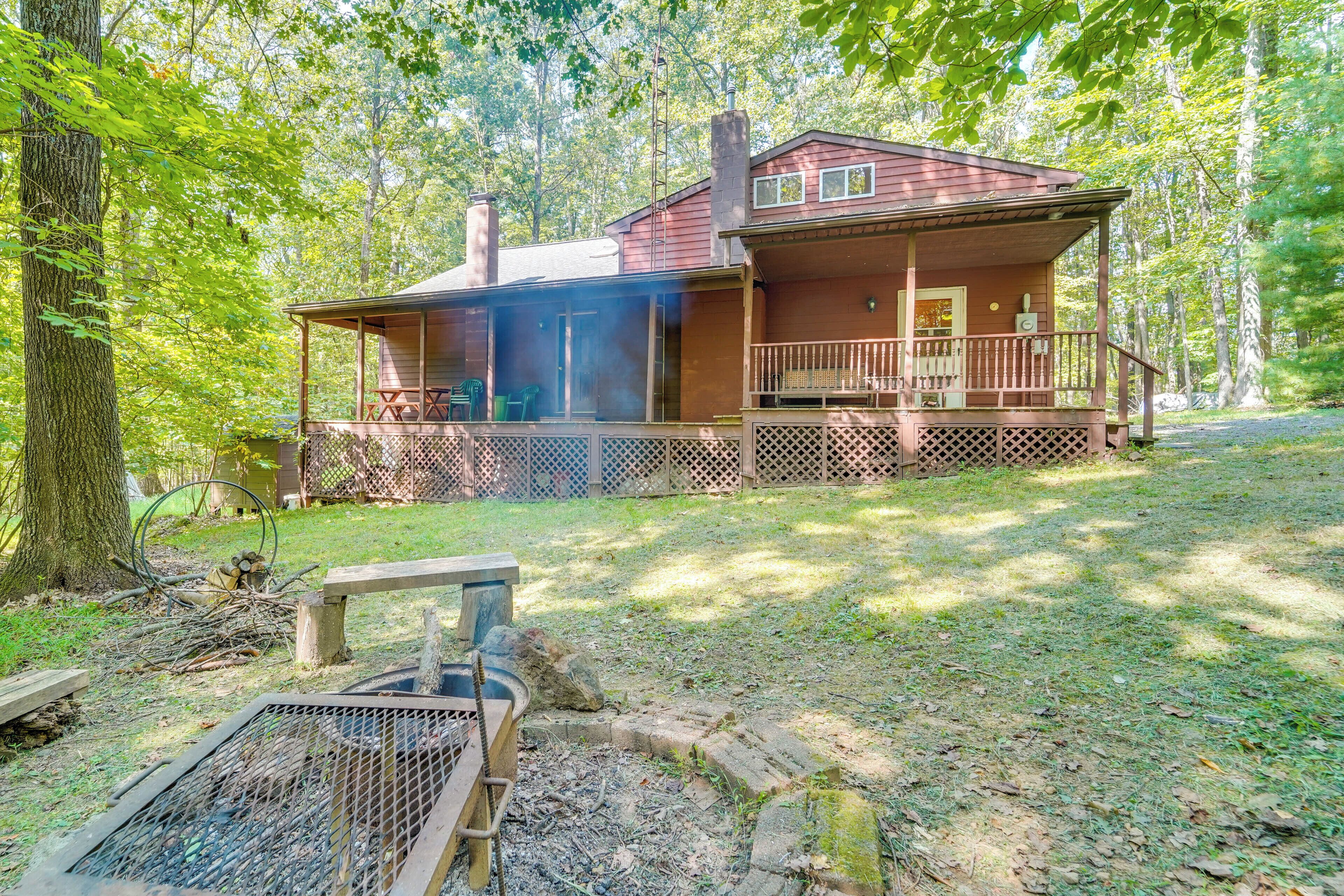 Petersburg Vacation Rental | 3BR | 3BA | 2,000 Sq Ft | 3 Steps to Enter