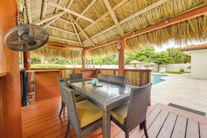 Outdoor dining - Swim, Barbecue & Game: Home 4 Mi to Pompano Beach! (Pompano Beach)