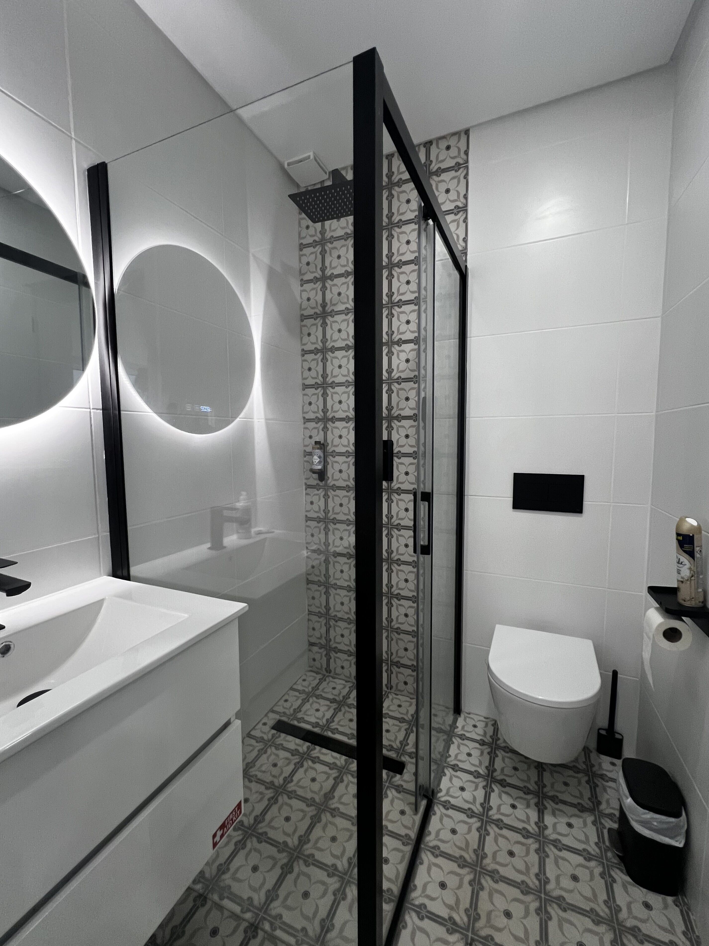 Shower, hair dryer, towels, shampoo