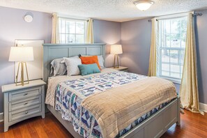 3 habitaciones, tabla de planchar con plancha, internet y ropa de cama 