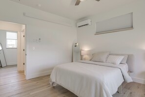 2 多间卧室、旅行婴儿床、上网接入、床单