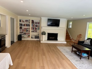 TV, fireplace
