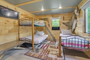 2 chambres, fer et planche à repasser, accès à Internet, literie fournie