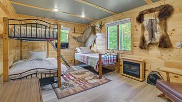 2 bedrooms, iron/ironing board, internet, bed sheets