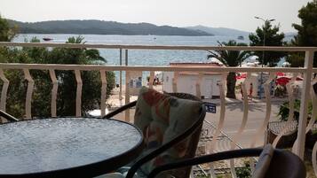 Appartamento (Two Bedroom Apartment with Sea View a) | Balcone