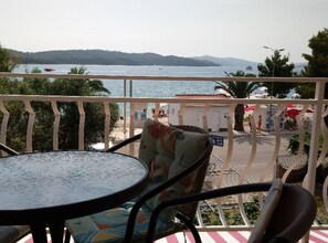 Apartamento (Two Bedroom Apartment with Sea View a) | Balcón