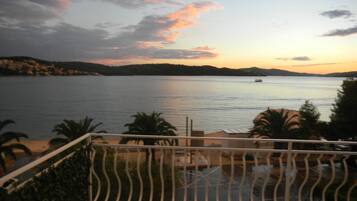 Apartment (Three Bedroom Apartment with Sea View) | Balcony