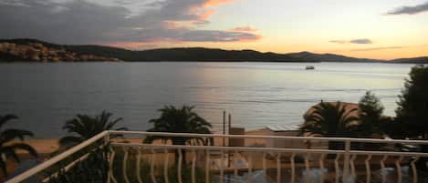 Apartment (Three Bedroom Apartment with Sea View) | Balcony