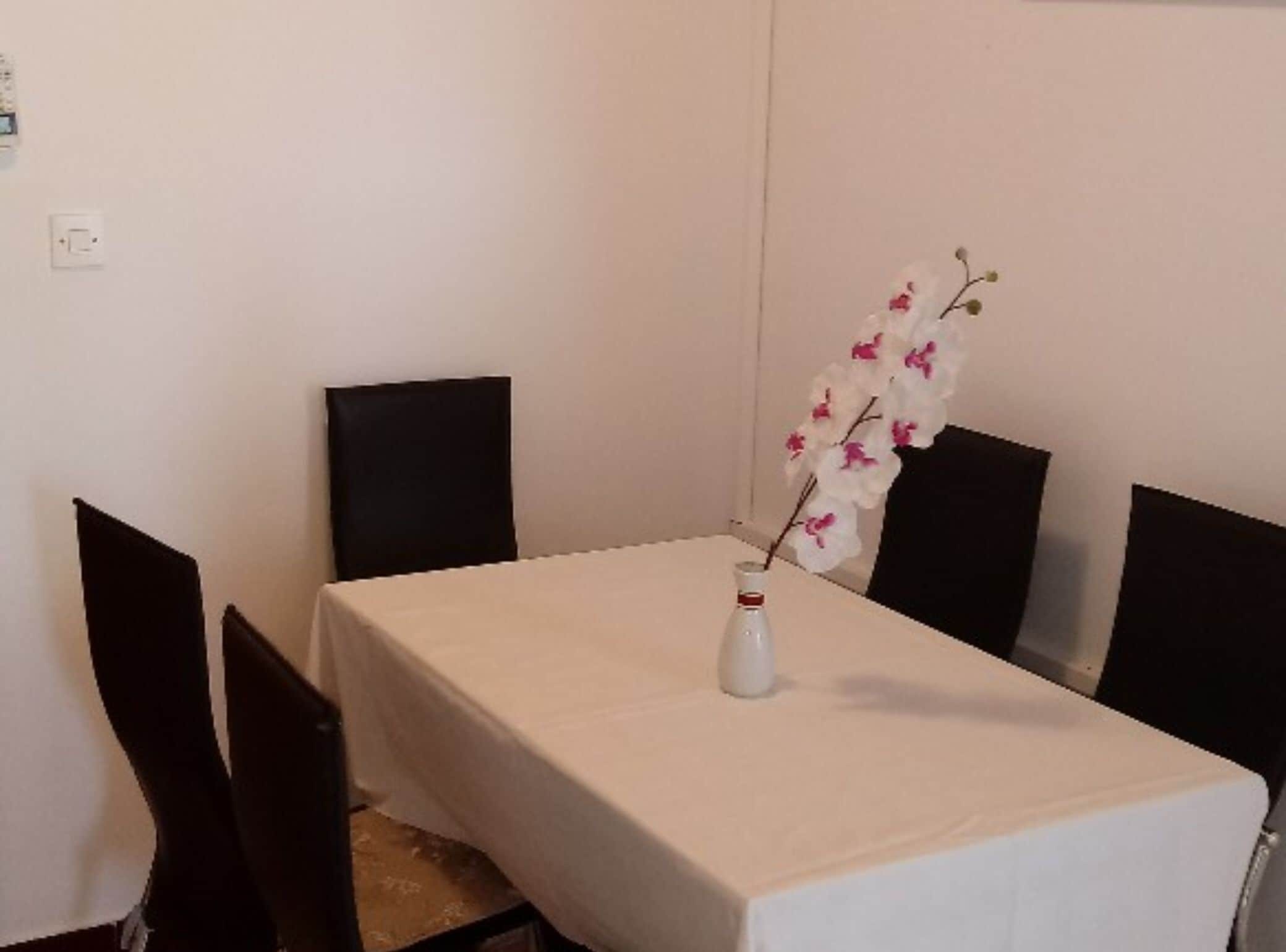 Apartment (Two Bedroom Apartment with Sea View a) | Dining room