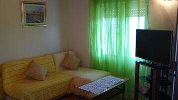 Studio (Studio Apartment with Sea View and Ba) | 7 bedrooms, cribs/infant beds