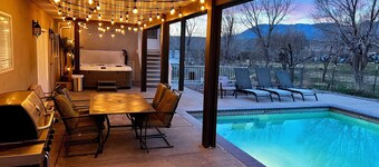 Zion Family Retreat, Heated Pool, Hot Tub, Game Room, Sleeps 20+