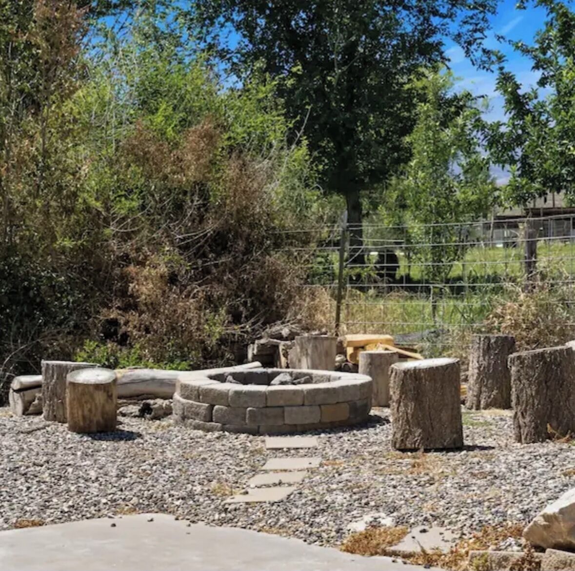 المنطقة المحيطة بالمنشأة