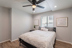 2 bedrooms, iron/ironing board, free WiFi, bed sheets