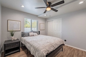 2 bedrooms, iron/ironing board, free WiFi, bed sheets