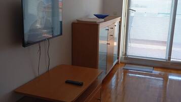 Appartement (Apartment Tonco Baƥka Voda With Sea ) | Salle de séjour | Télévision à écran plat de 32 pouces avec chaßnes par satellite