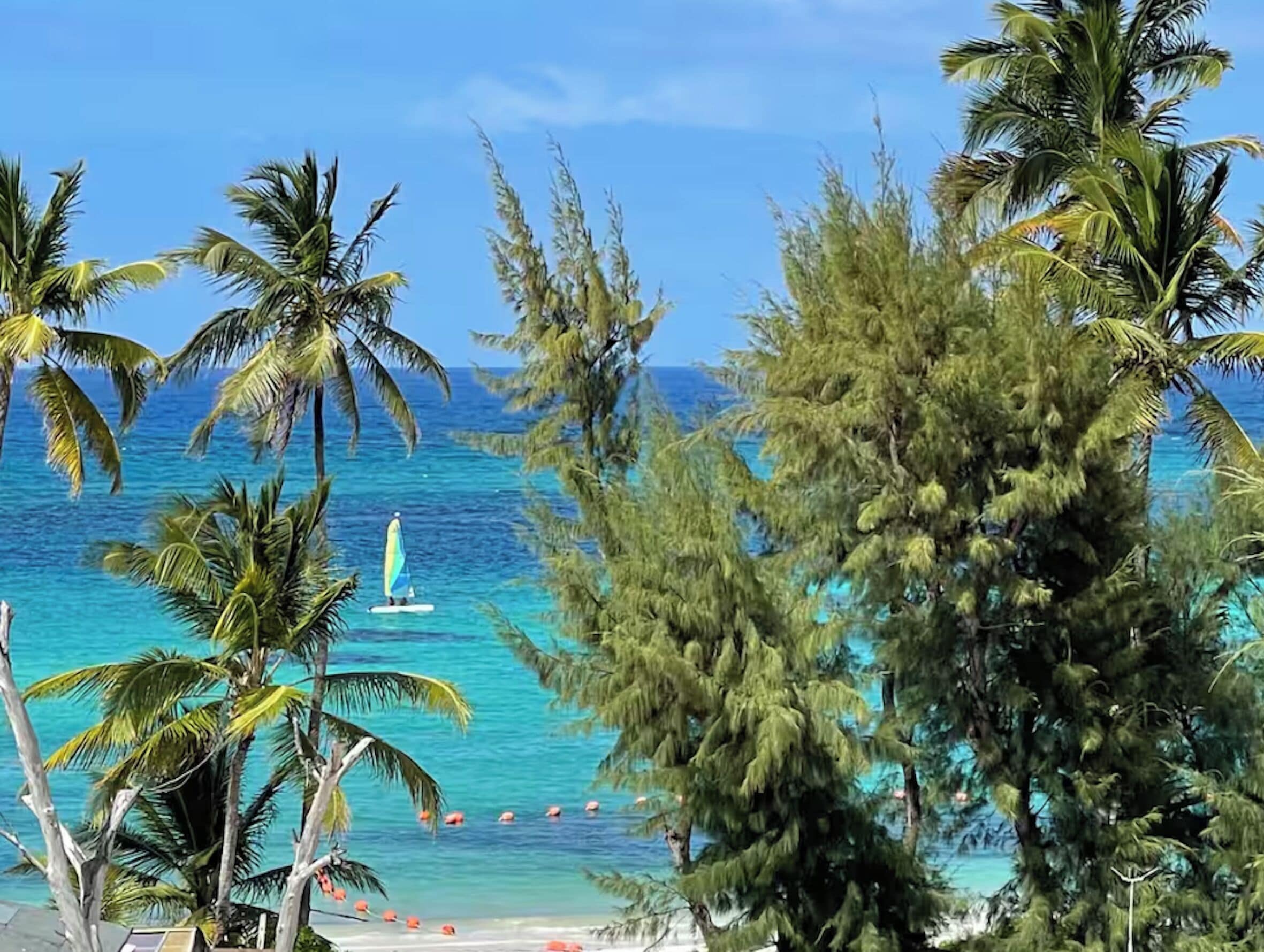 Privatstrand, weißer Sandstrand, Cabañas (gegen Gebühr)