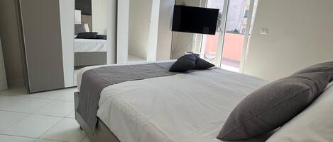 2 bedrooms, iron/ironing board, travel cot, free WiFi