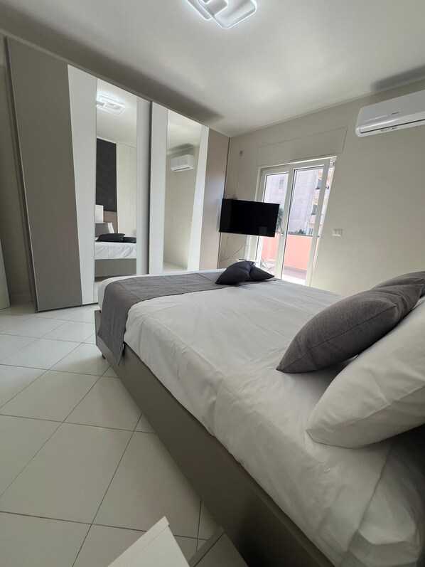 2 bedrooms, iron/ironing board, travel crib, free WiFi