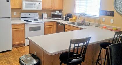 Spacious 4-bedroom house in charming Northglenn with AC and Heat