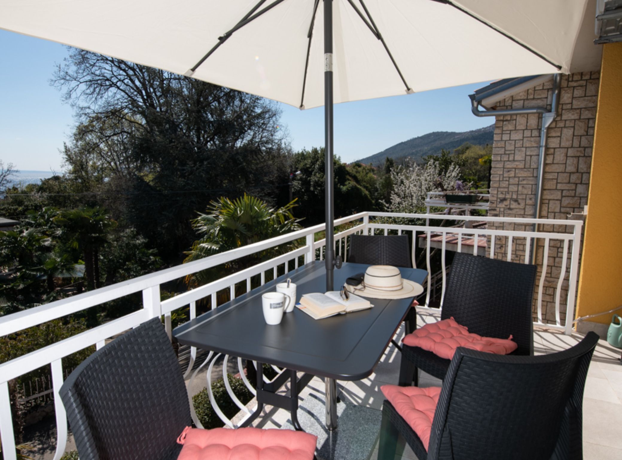 Apartment (One Bedroom Apartment With Balcony An) | Balcony